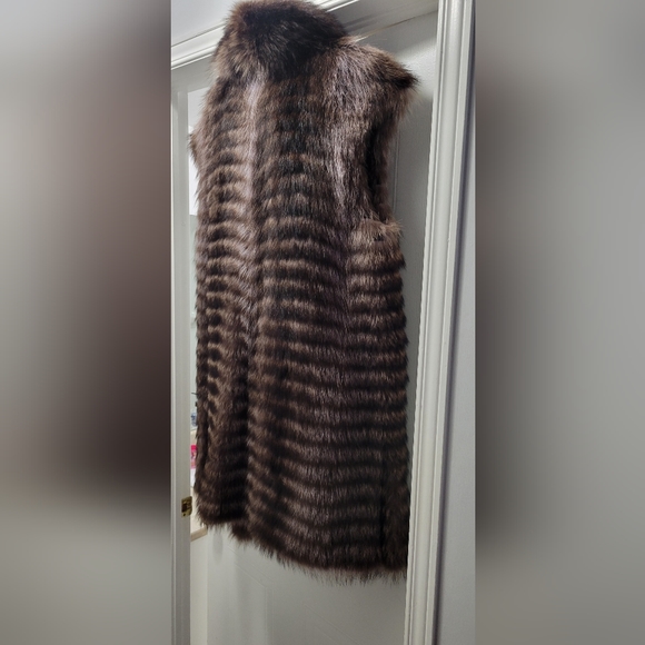 Raccoon Vest with clips Unisex NWOT - Picture 4 of 4